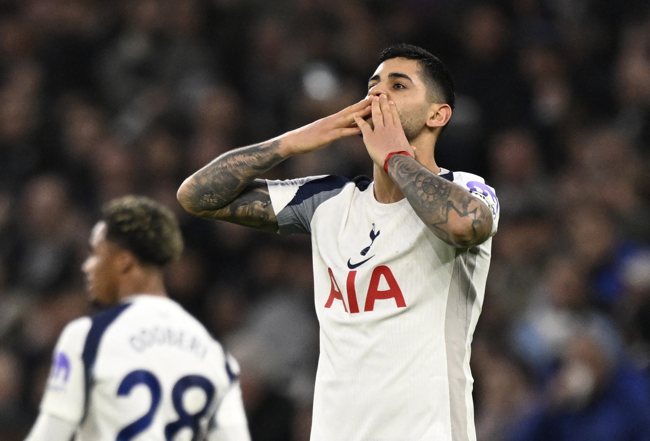 半岛体育-父亲透露解约金金额!记者批罗梅罗:和恩佐一样,试图运作转会